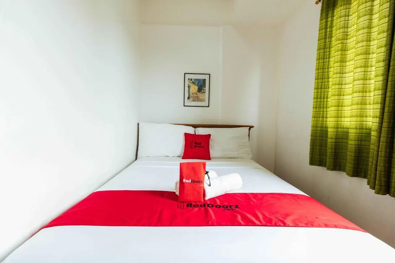 ** Hotel Reddoorz @ Moonwalk Paranaque Paranaque City Philippines